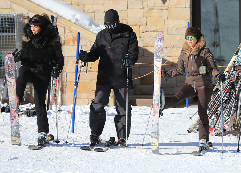 Illustration for article titled Kanye Goes Skiing With Kim and Enjoys the View